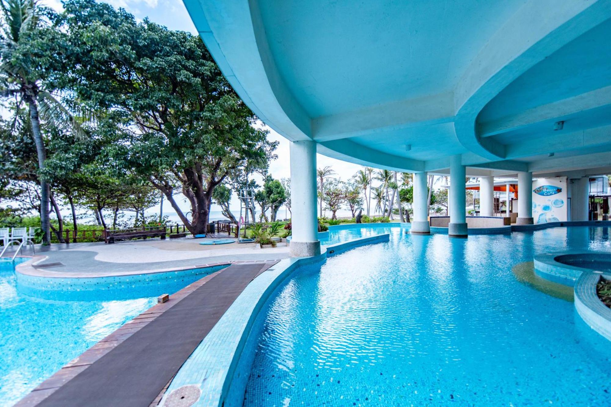 Yoho Beach Resort Kenting Hengchun Old Town Zewnętrze zdjęcie The pool at the resort