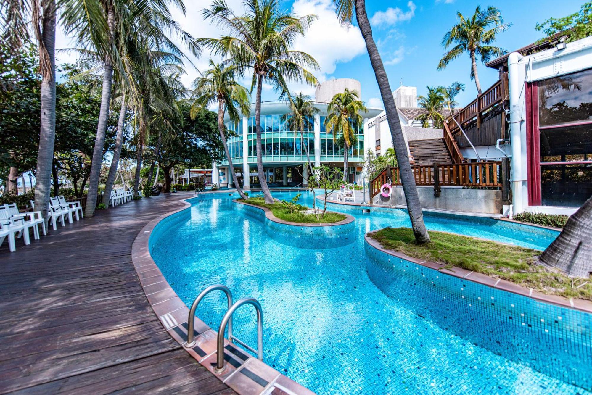 Yoho Beach Resort Kenting Hengchun Old Town Zewnętrze zdjęcie The pool at the resort